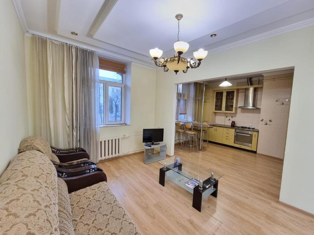 White New Apartments Ultracentral 2-Rooms In The Heart 基希讷乌 外观 照片