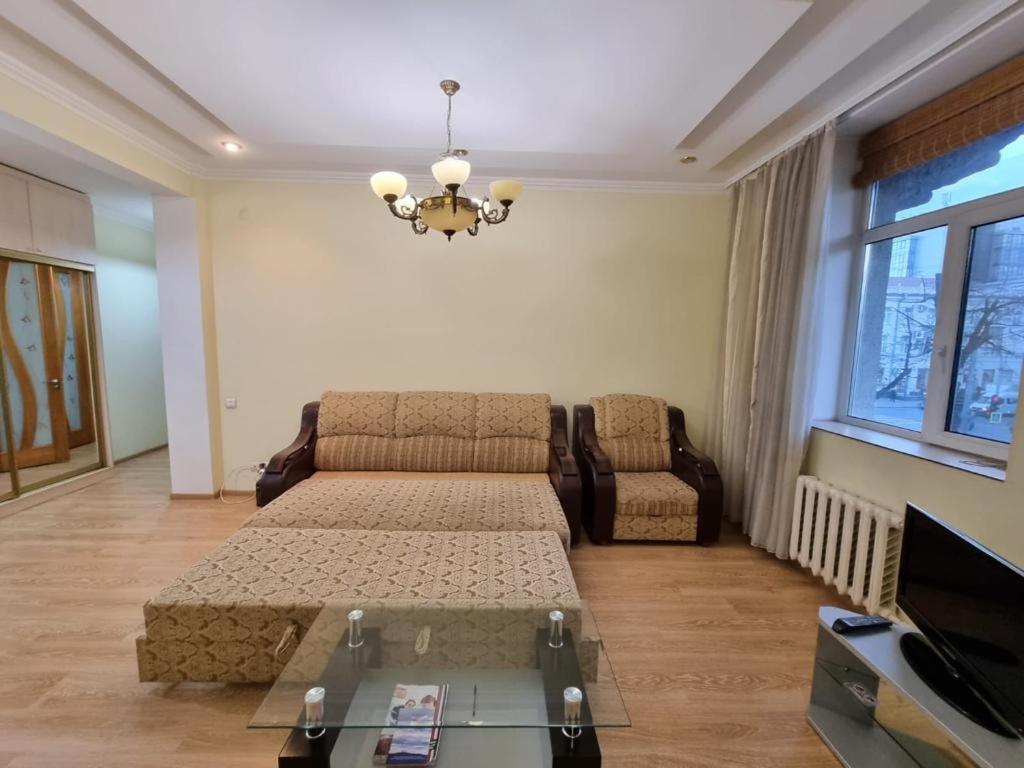 White New Apartments Ultracentral 2-Rooms In The Heart 基希讷乌 外观 照片