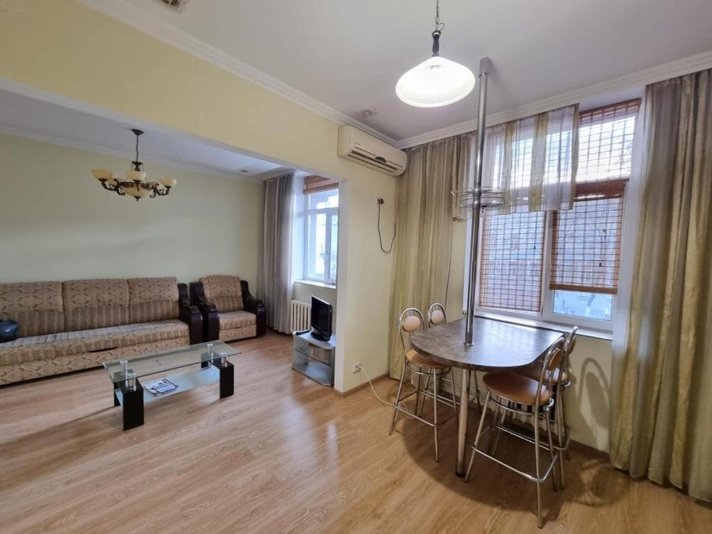 White New Apartments Ultracentral 2-Rooms In The Heart 基希讷乌 外观 照片